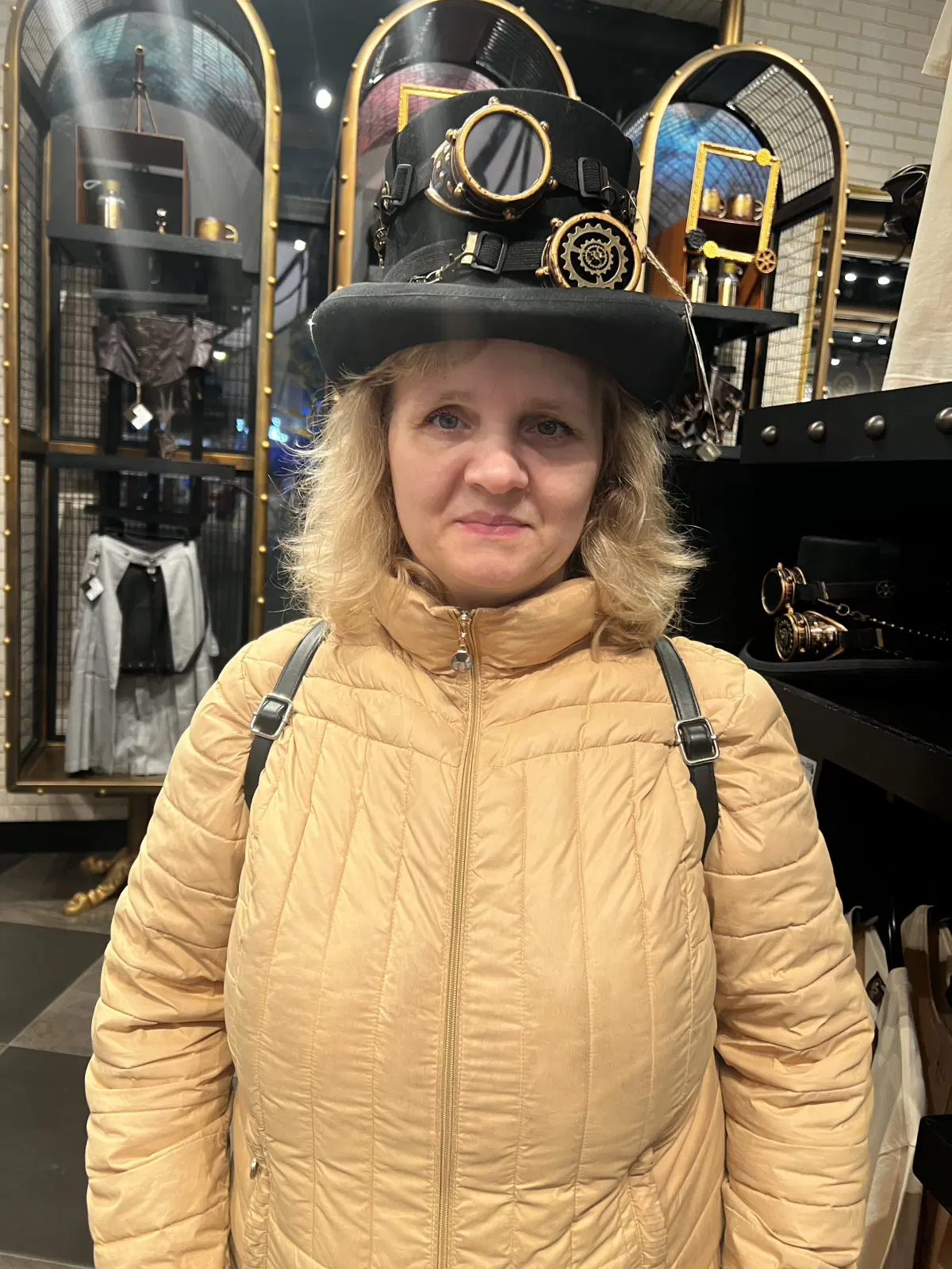 В большом магазине при выходе из парка, в котором есть почти всё из всех маленьких магазинчиков парка. В принципе у них так все магазины в парках расставлены. :)