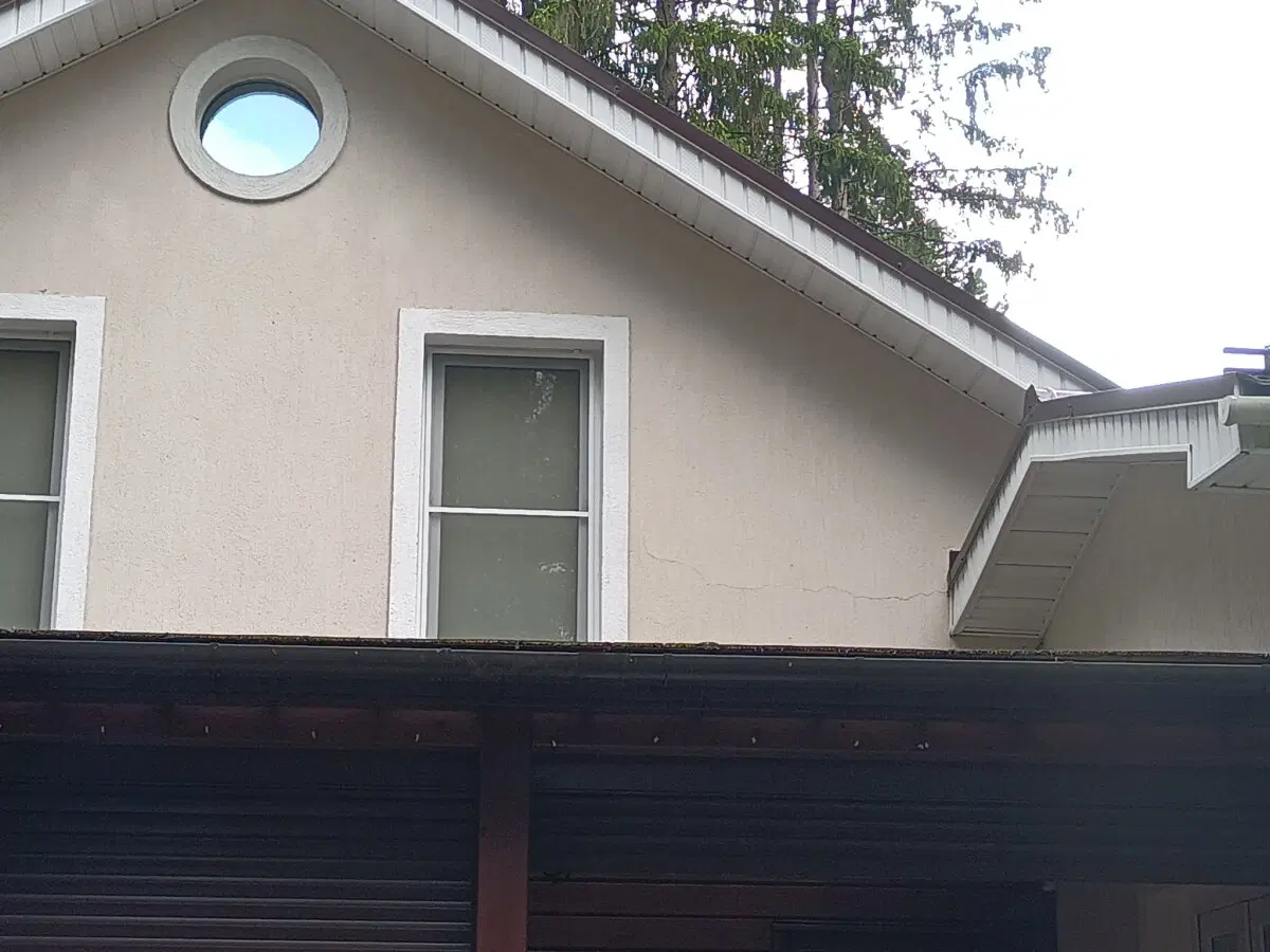 Газоблок. Стоял-стоял и... чпок! Как я осматривал трёхэтажный газобетонный дом ценой больше 60 млн. и почему мы его не купили