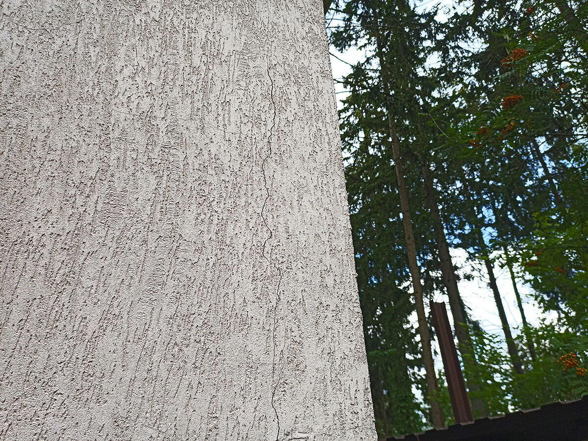 Газоблок. Стоял-стоял и... чпок! Как я осматривал трёхэтажный газобетонный дом ценой больше 60 млн. и почему мы его не купили