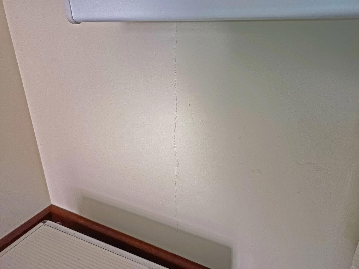 Газоблок. Стоял-стоял и... чпок! Как я осматривал трёхэтажный газобетонный дом ценой больше 60 млн. и почему мы его не купили