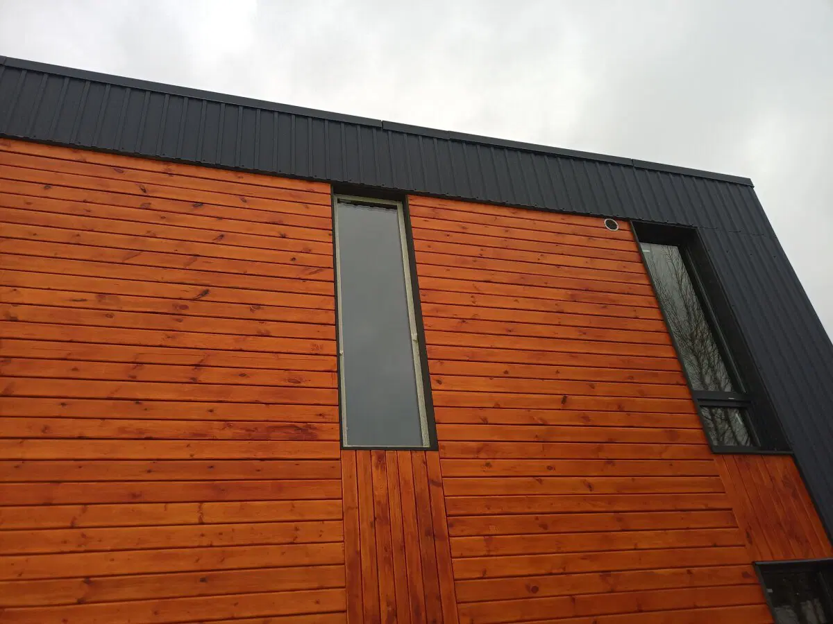 А у вас плоскокрышие! Или опять "ястроитель, строил для себя, но потом решил продать". Осматриваем модный каркасник