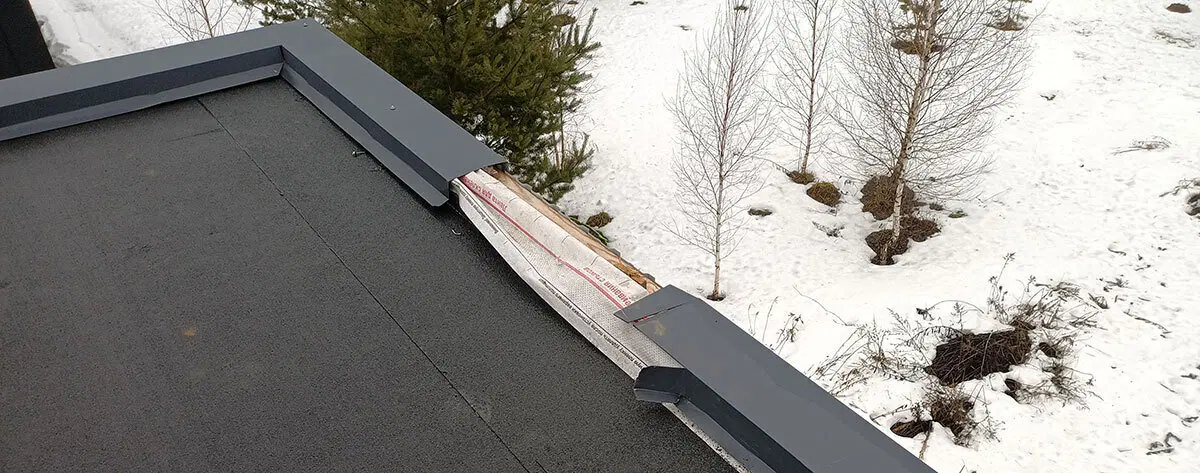 А у вас плоскокрышие! Или опять "ястроитель, строил для себя, но потом решил продать". Осматриваем модный каркасник