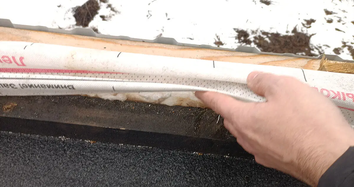 А у вас плоскокрышие! Или опять "ястроитель, строил для себя, но потом решил продать". Осматриваем модный каркасник