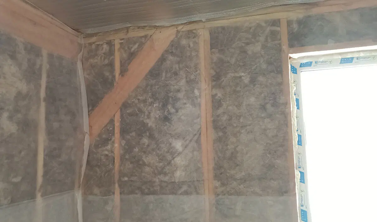 А у вас плоскокрышие! Или опять "ястроитель, строил для себя, но потом решил продать". Осматриваем модный каркасник