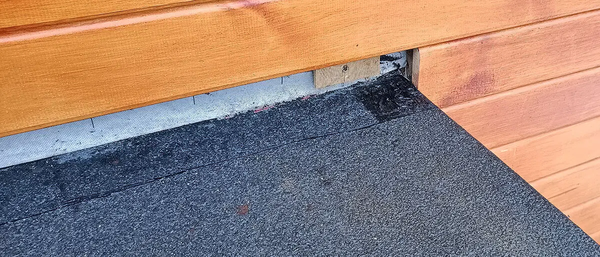 А у вас плоскокрышие! Или опять "ястроитель, строил для себя, но потом решил продать". Осматриваем модный каркасник