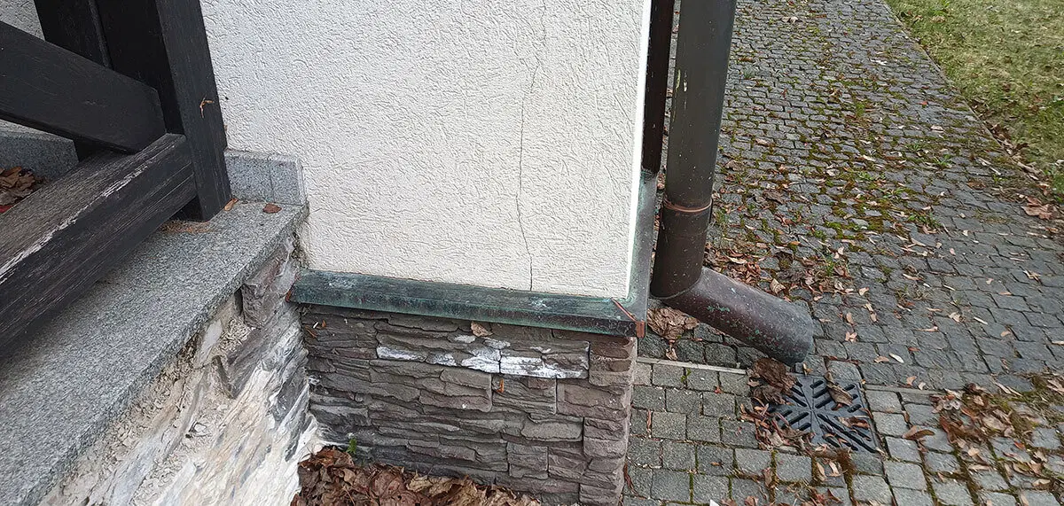 Богатые тоже плачут. И хотят впарить руины задорого. Или, как я не дал заказчикам купить поместье за 50 млн. рублей