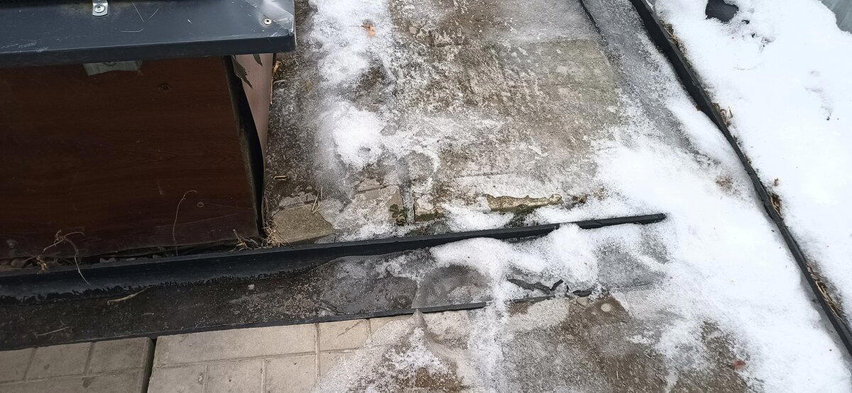 Зомби-дом в 5 минутах от метро. На 3 сотках. Зато в Москве!