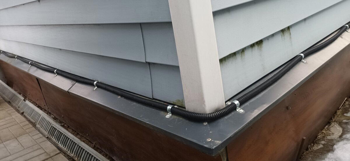 Зомби-дом в 5 минутах от метро. На 3 сотках. Зато в Москве!