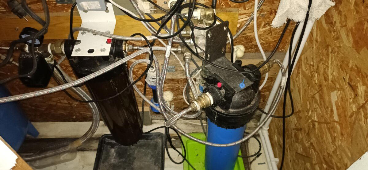 Зомби-дом в 5 минутах от метро. На 3 сотках. Зато в Москве!