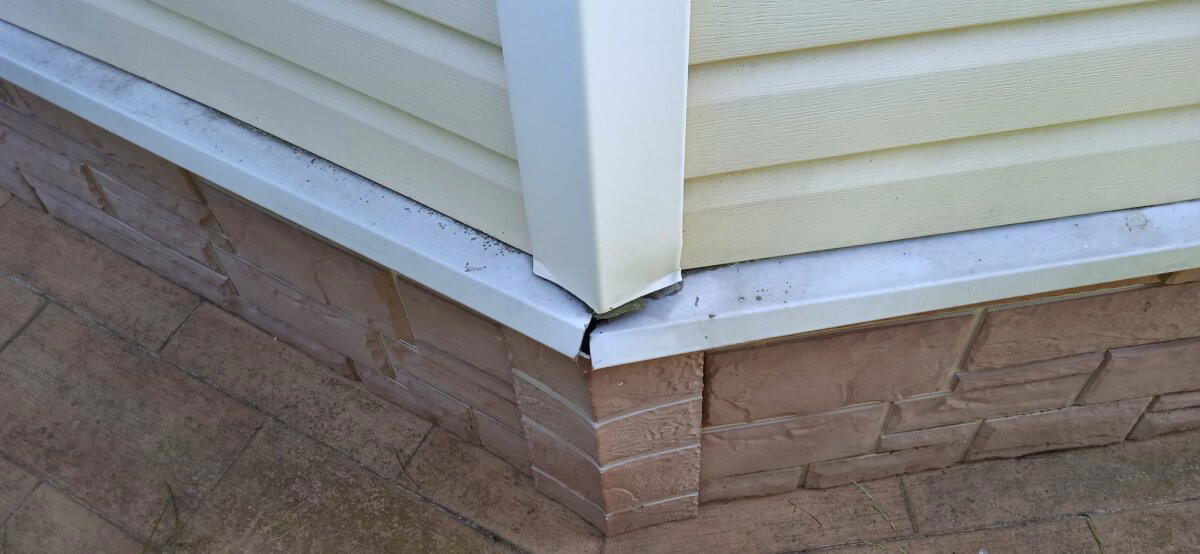 Щеледомный замок. Или, как мы осматривали очередное брусовое поделие, выдаваемое за жилой дом