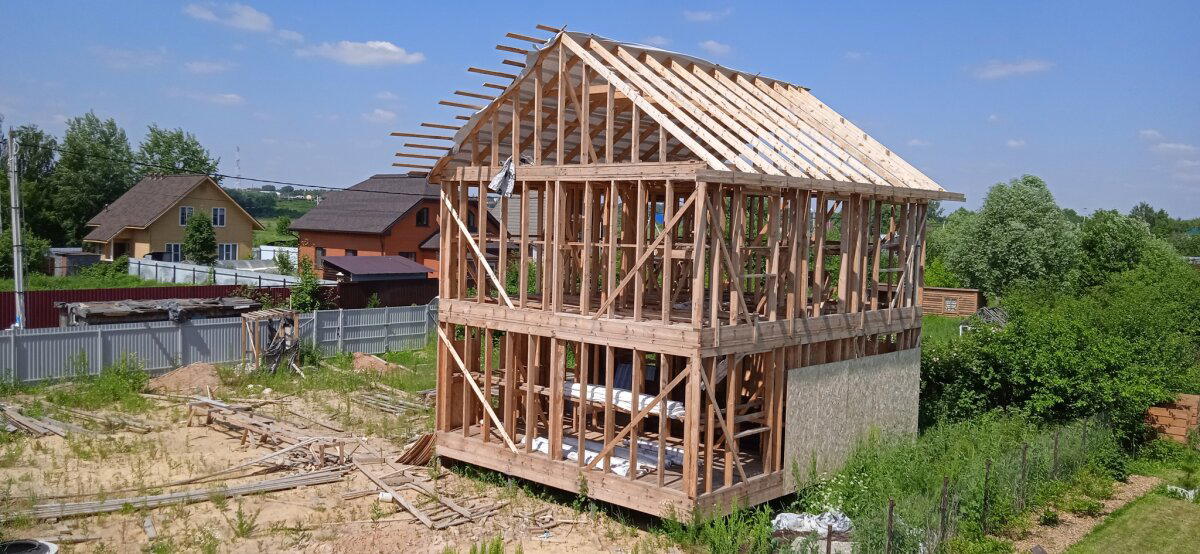 Цены на загородную недвижку и вторичку. Продавцы хотят миллионы за сараи, а покупатели берегут денежку на чёрный день