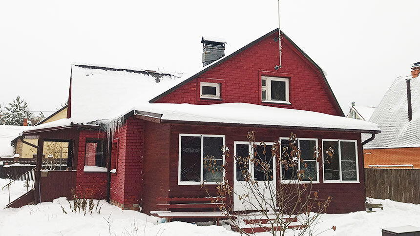 Самострой, слепленный из двух домов, за 20+ млн. рублей. Зато метро рядом