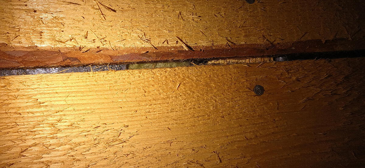 Самострой, слепленный из двух домов, за 20+ млн. рублей. Зато метро рядом