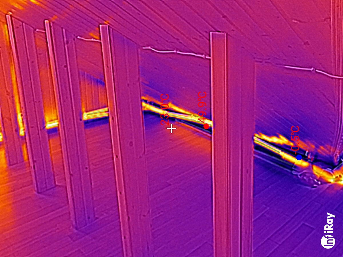 Самострой, слепленный из двух домов, за 20+ млн. рублей. Зато метро рядом
