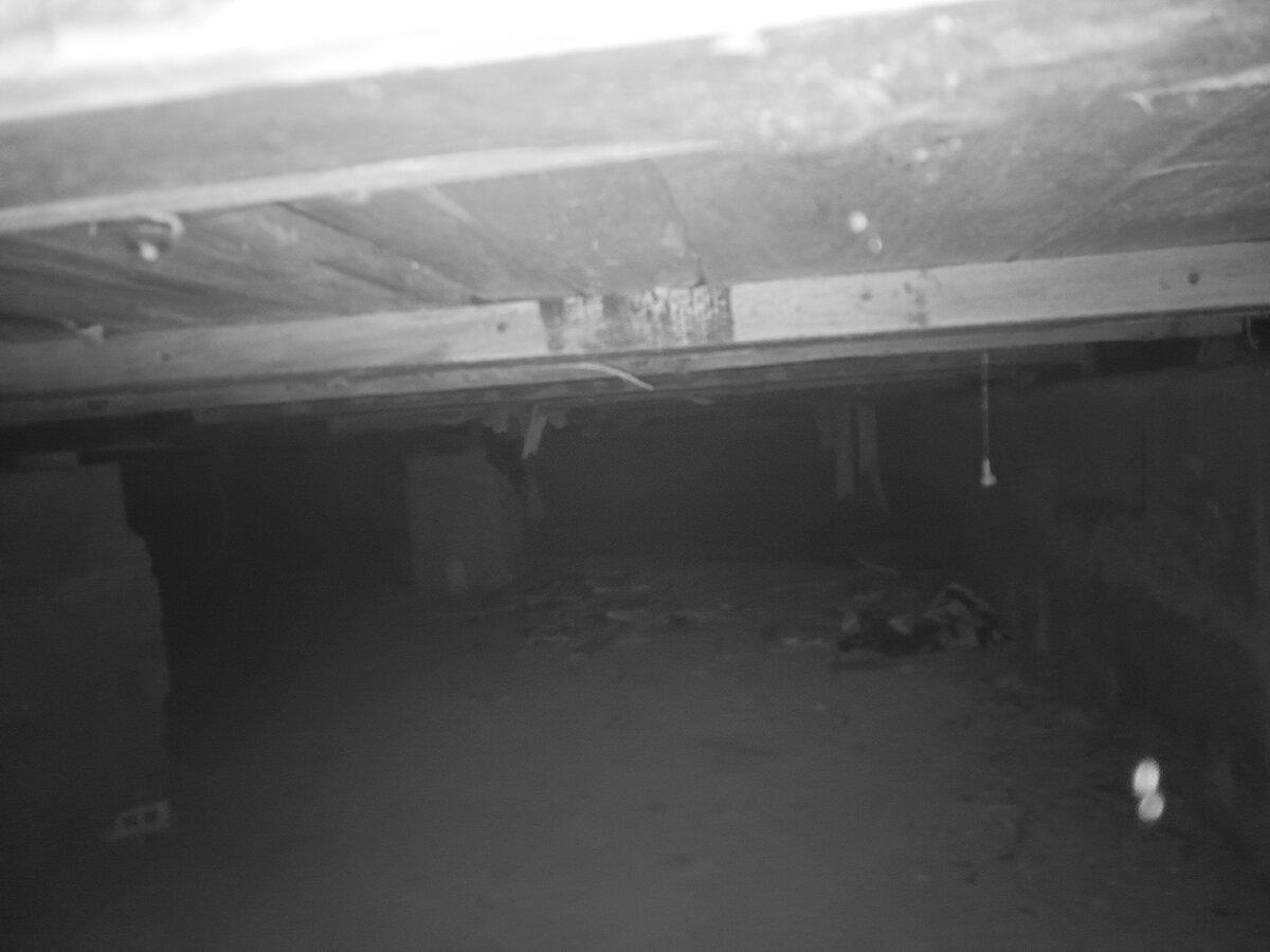 Самострой, слепленный из двух домов, за 20+ млн. рублей. Зато метро рядом