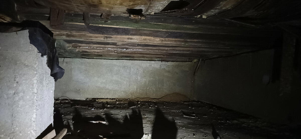 Самострой, слепленный из двух домов, за 20+ млн. рублей. Зато метро рядом