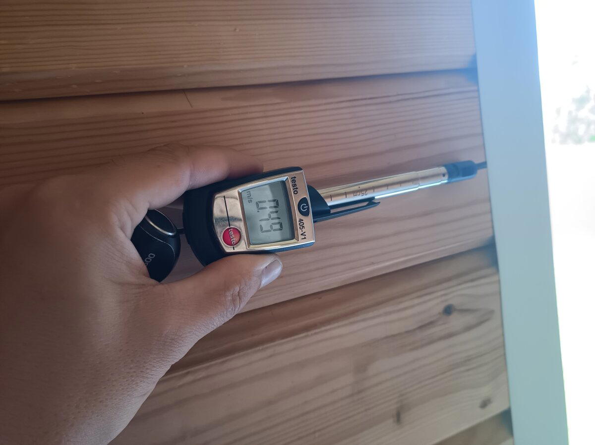 Дую рили вонна? В смысле - дует со скоростью 0,49 м/с.