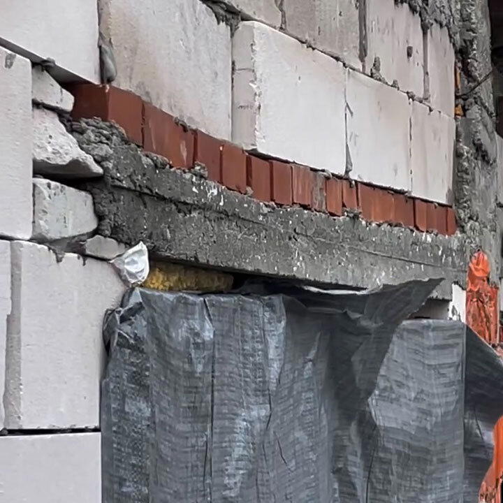 Качество перемычек и уровень кладки. Кирпич, забутовка обломками - и так сойдёт!