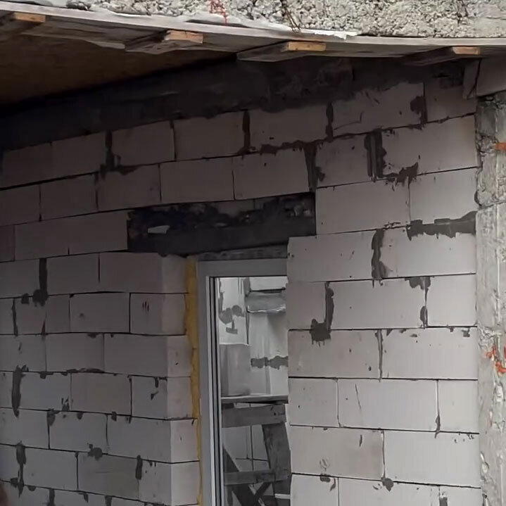 У всех, кто это видел, в душе родился стон! Ошибок не простил газобетон!