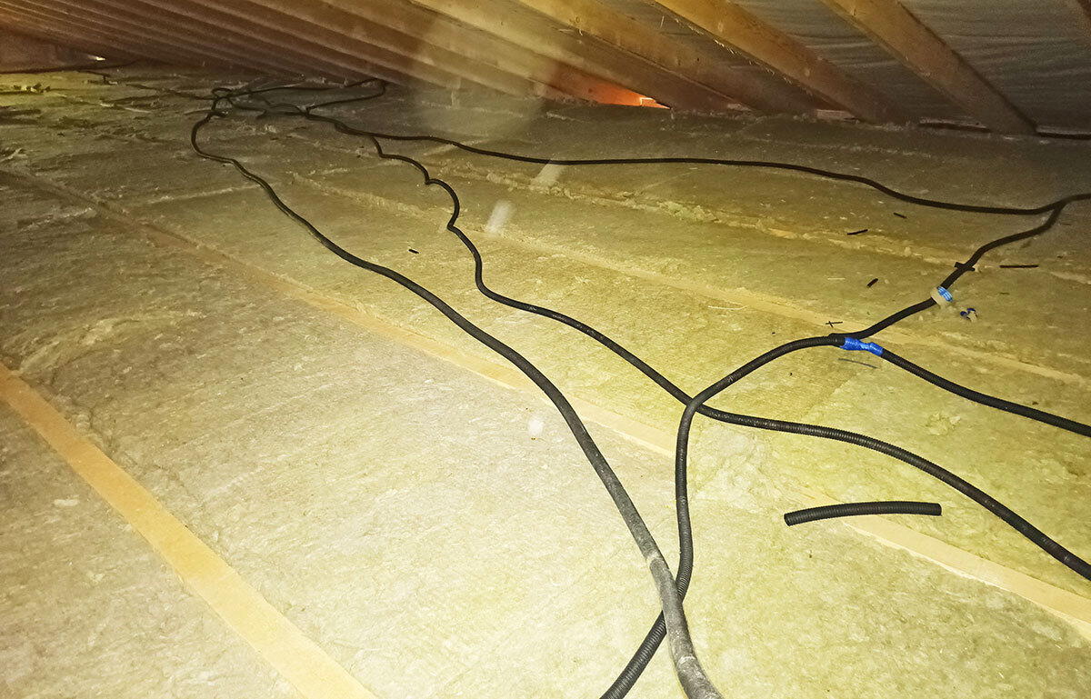 Супер электрик саунд. Электропроводка на чердаке