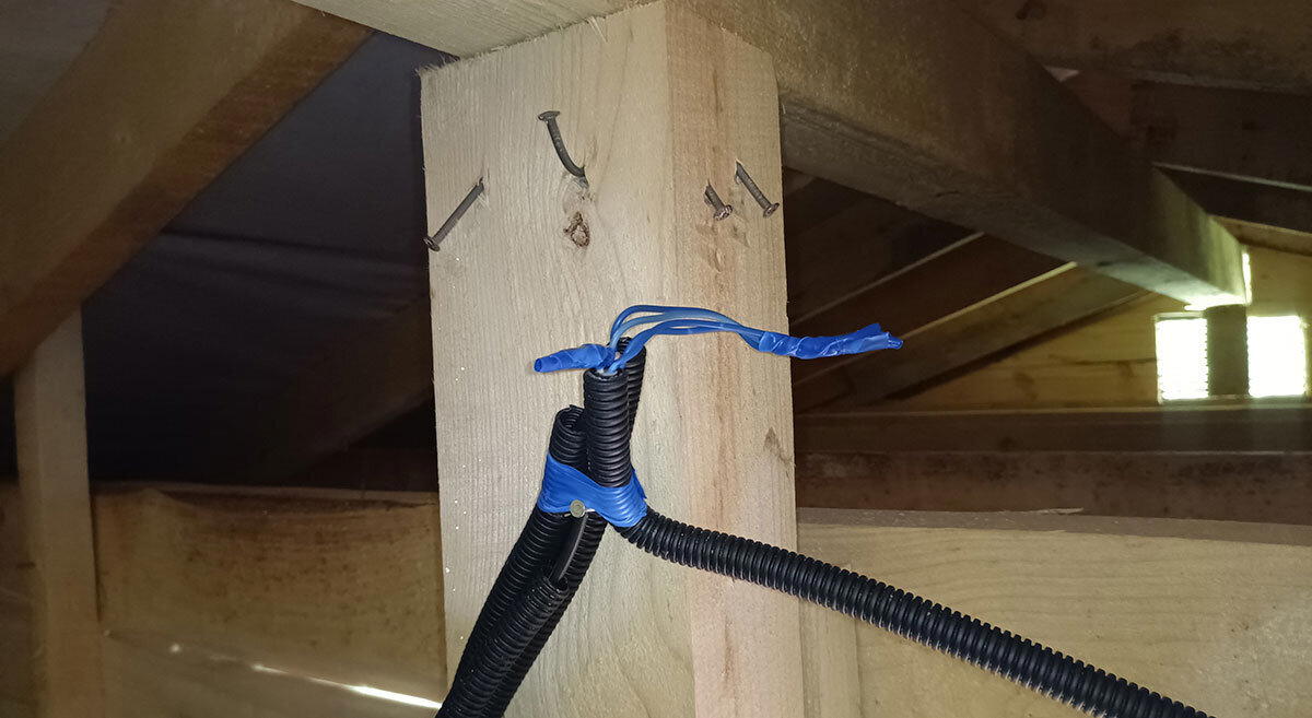 Супер электрик саунд. Электропроводка на чердаке