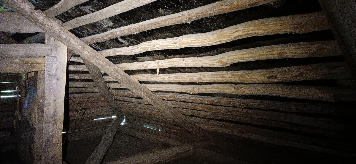 Пример кровли дома советской постройки.