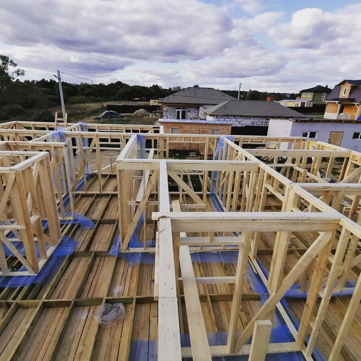 Что можно построить за миллион? Ценовой парадокс РФ закончился. Дома стали дороже квартир