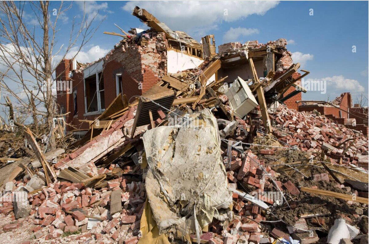 Кирпичный дом после торнадо в Гринсбурге.