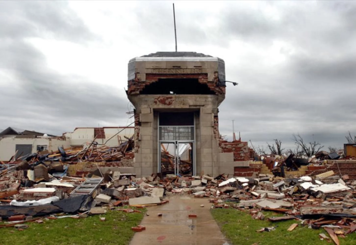 Вход в Высшую школу Гринсбурга.