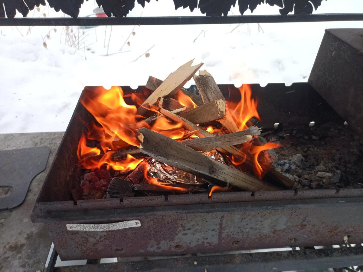 Ленивое жаркое на мангале. Готовим в горшочках за час