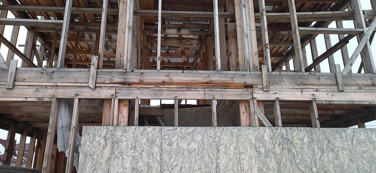 Почему монтажная пена не должна использоваться при заделке щелей в древесине. Продолжение "Стройки за стеклом"