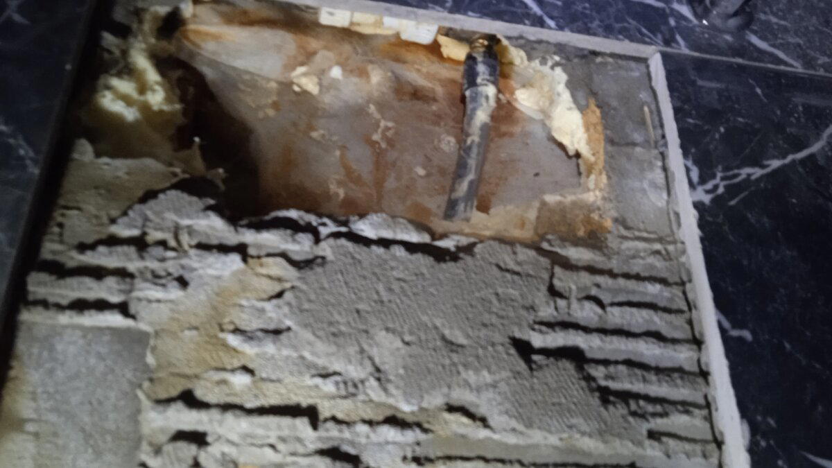 Почему замуровывать трубы и соединения в стены нежелательно