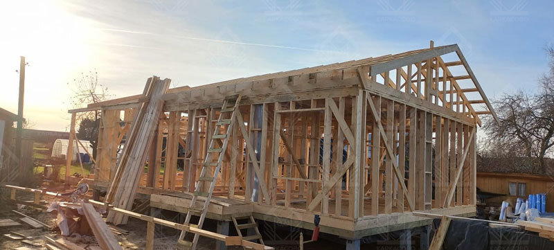 Стройка за стеклом. История о том, как строят каркасный дом моей соседки и советы как избежать её повторения на вашем загородном участке