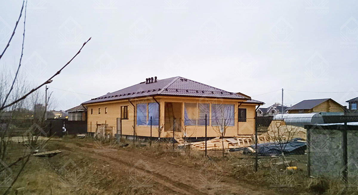 Стройка за стеклом. История о том, как строят каркасный дом моей соседки и советы как избежать её повторения на вашем загородном участке