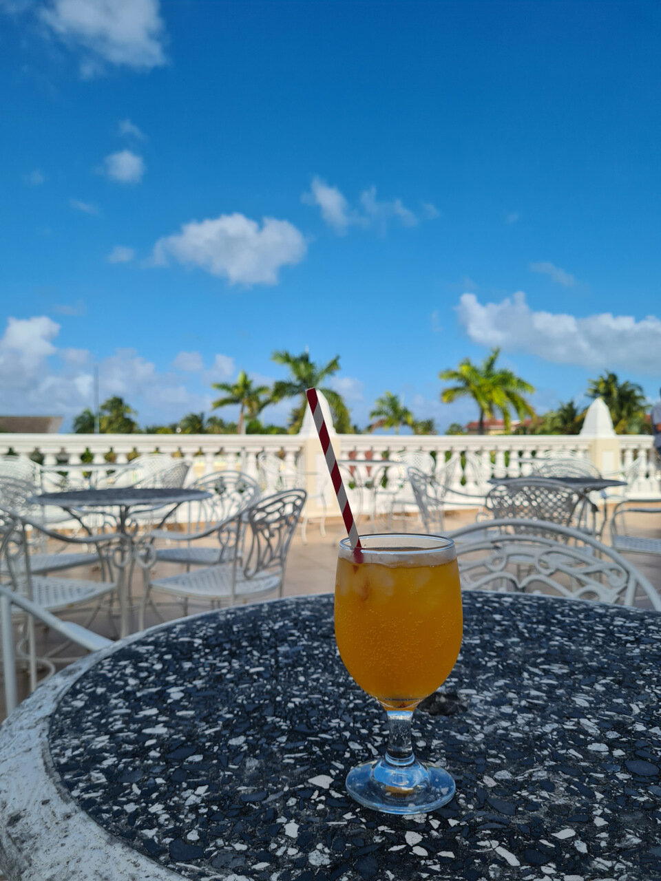 Отвёртка. Мильон лет её не пил! ЧОта вспомнилась. Чота захотелась.