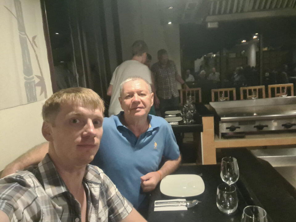 Вечером пошли в японский ресторанцик.