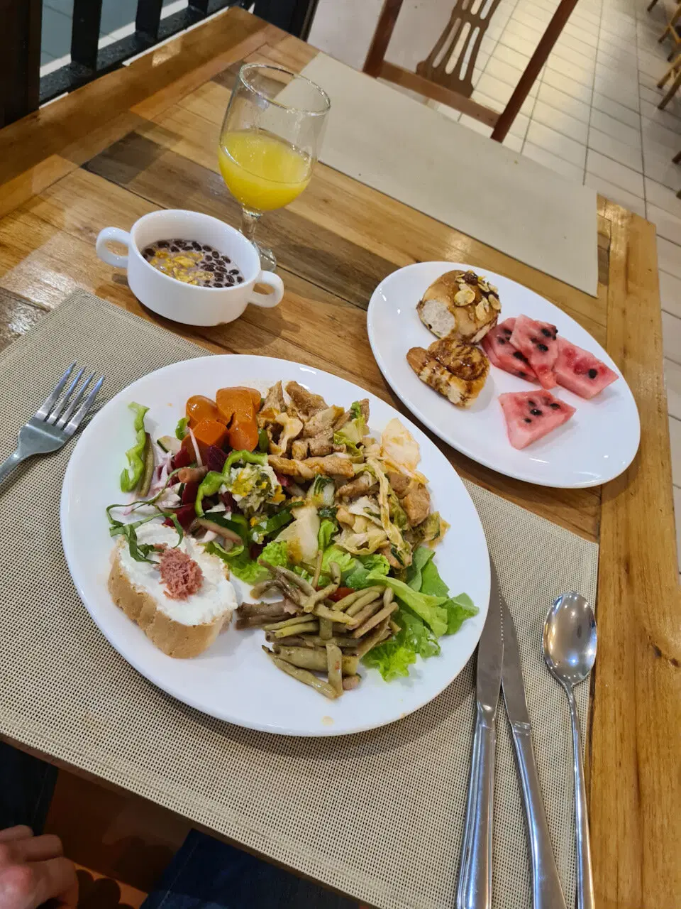 Завтрак, да.