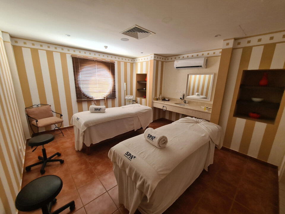 Делал молодой человек, потому 92 доллара за час — дорого ящитаю.