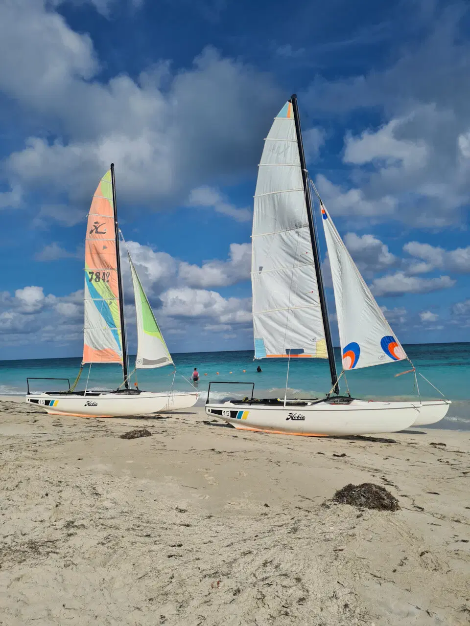 На вон том катались.