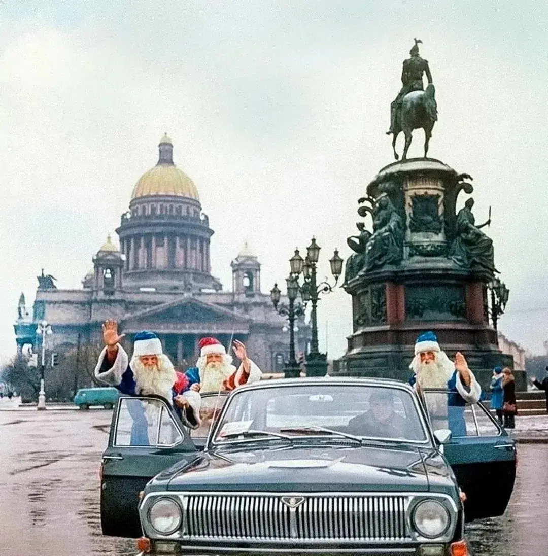 Деды Морозы из службы быта «Невские зори». 1978 г.