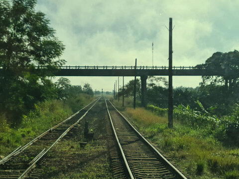 Железная дорога пoxepeна лишь местами. Или местами сохранена…