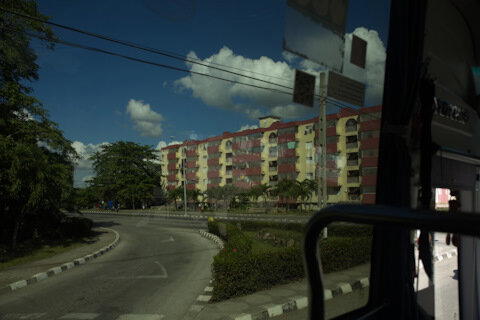 Видал я тут и пострашнее хрущобы.