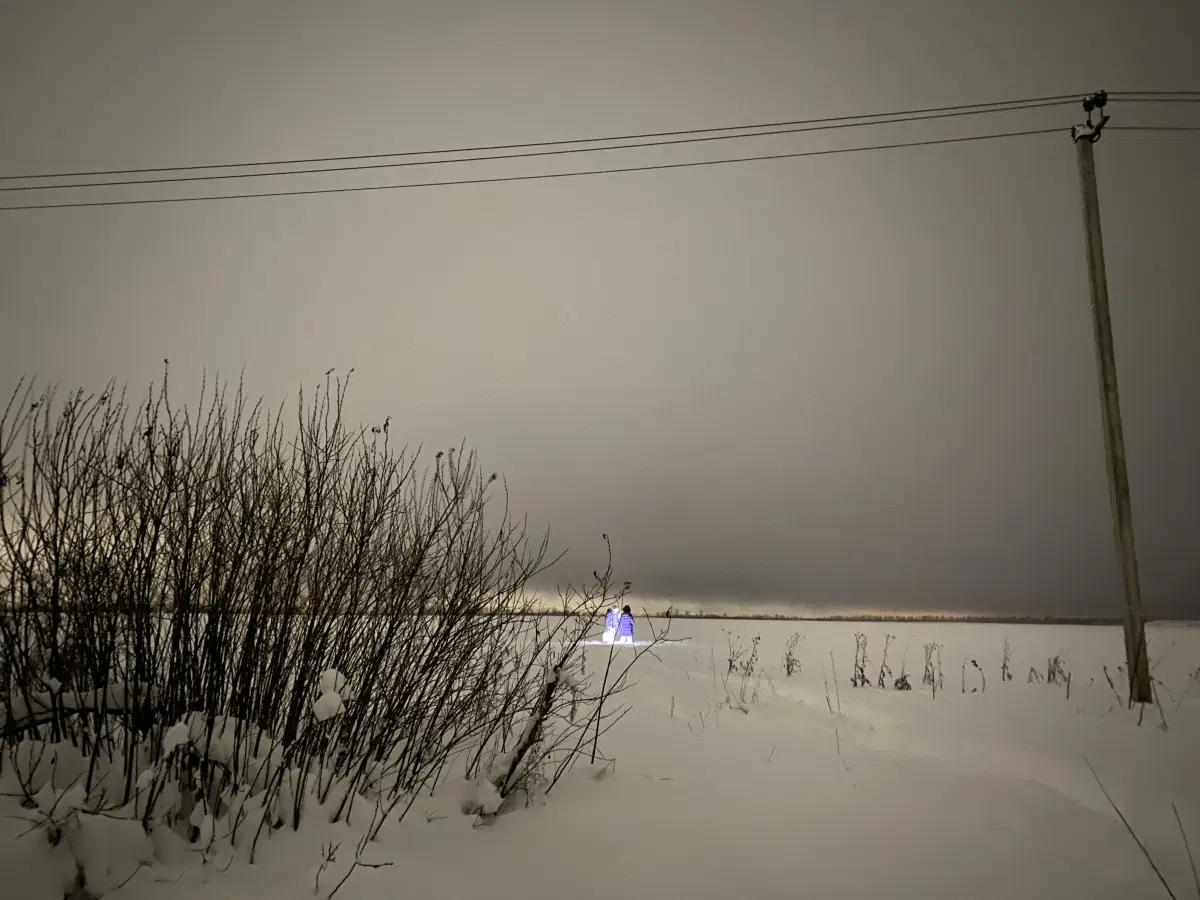 Племянник со своим отцом запускали салюты по всем правилам безопасности.