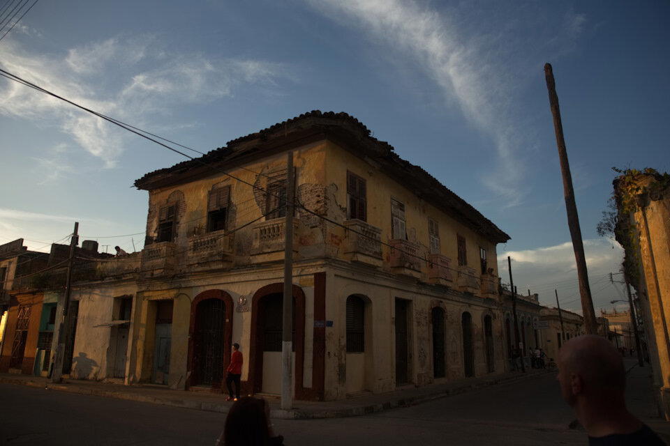 Топаем к автобусу.