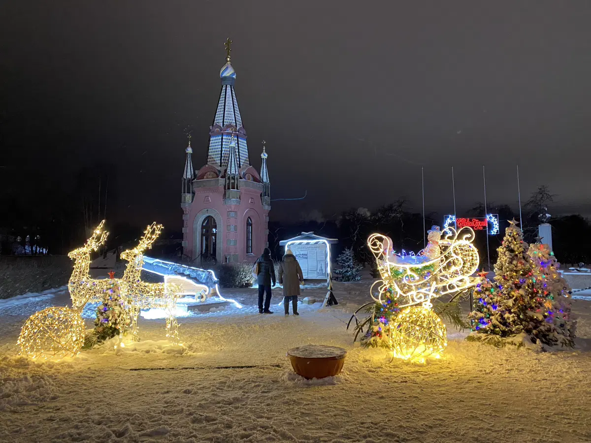 Рядом с собором в парке Полигон тоже есть симпатичные инсталляции.