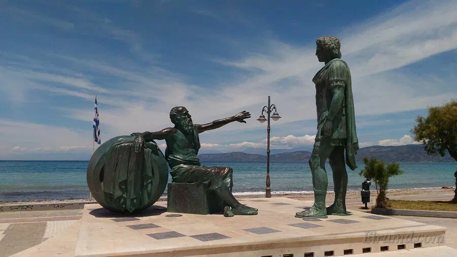 По легенде после встречи  Александр сказал, что если бы он не был Александром, то он хотел бы быть Диогеном