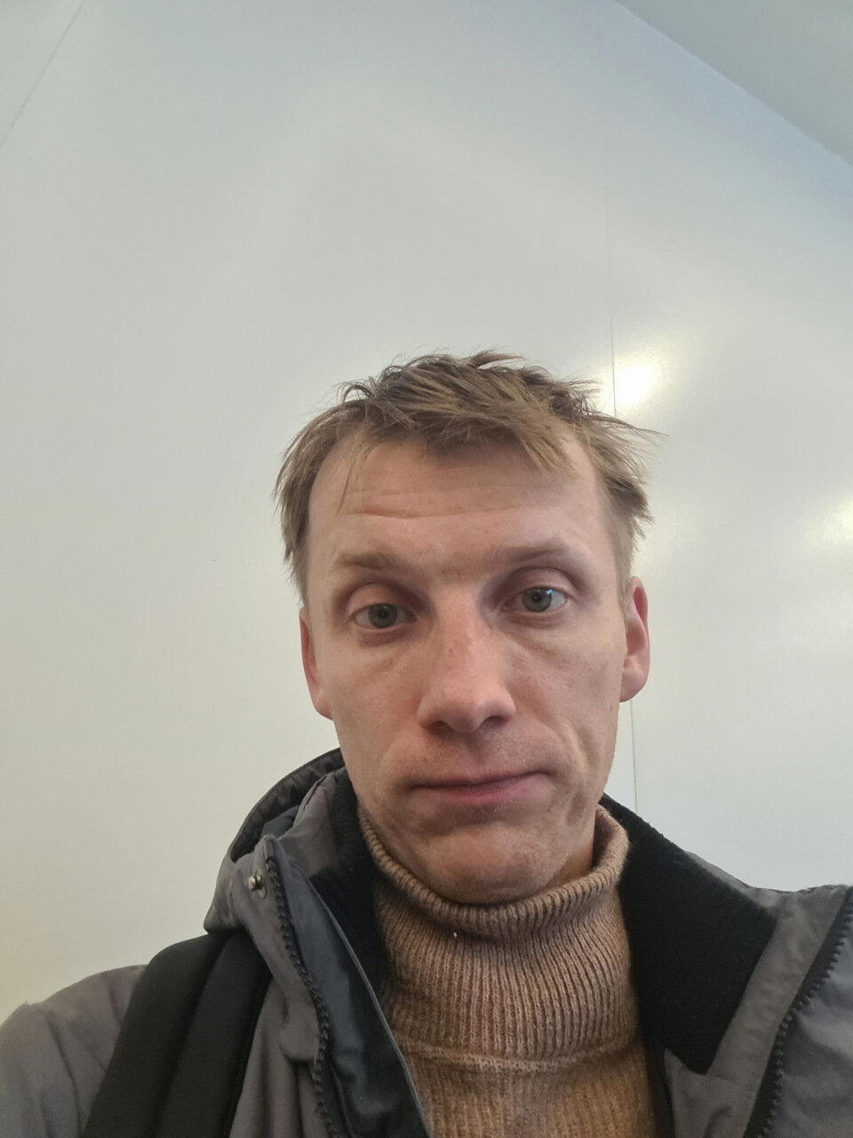 22 часа в самолётах, 11 часов в автобусе и аэропортах равно 33 часа в пути.