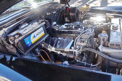 Мотор с Фусика! Хотя, скорее, с Кантера. Даже с кондиционером. Навскидку — это 4D33.