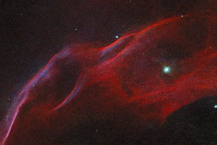 Водородно-кислородные "нити" / © ESA/Hubble &amp; NASA, R. Sankrit