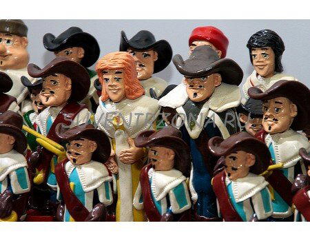 Набор шахмат один за всех! Василия на зоне звали Дертаньян так как он сидел один за всех!